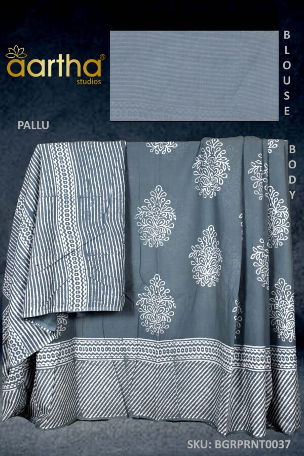 Light Grey Mulmul Mulmul Cotton Saree with Floral Prints